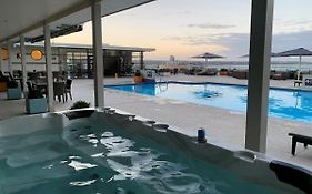 Cute Heritage Studio , Pools And Gym!